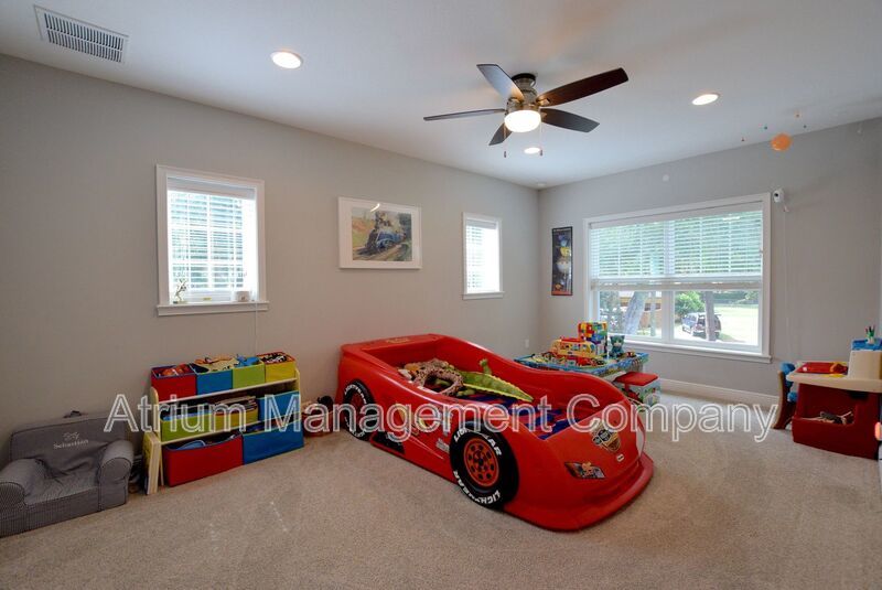 Immaculate 3 Bedroom 2.5 Bathroom w/ Bonus Gated Home! property image