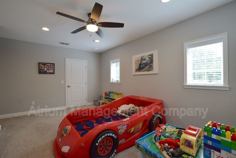 Immaculate 3 Bedroom 2.5 Bathroom w/ Bonus Gated Home! property image