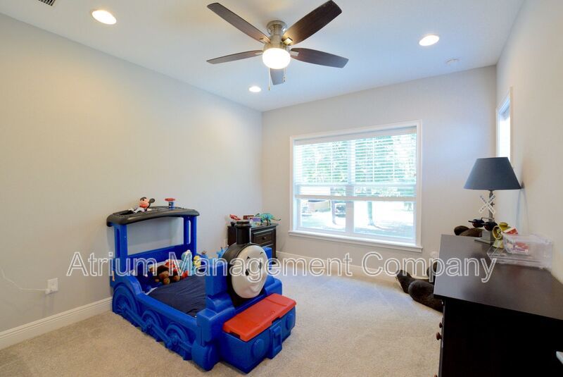 Immaculate 3 Bedroom 2.5 Bathroom w/ Bonus Gated Home! property image