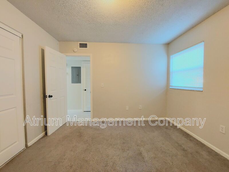 Beautiful 2 Bedroom, 1 Bathroom Condo in the Lake Bentley Shores Community of Lakeland property image