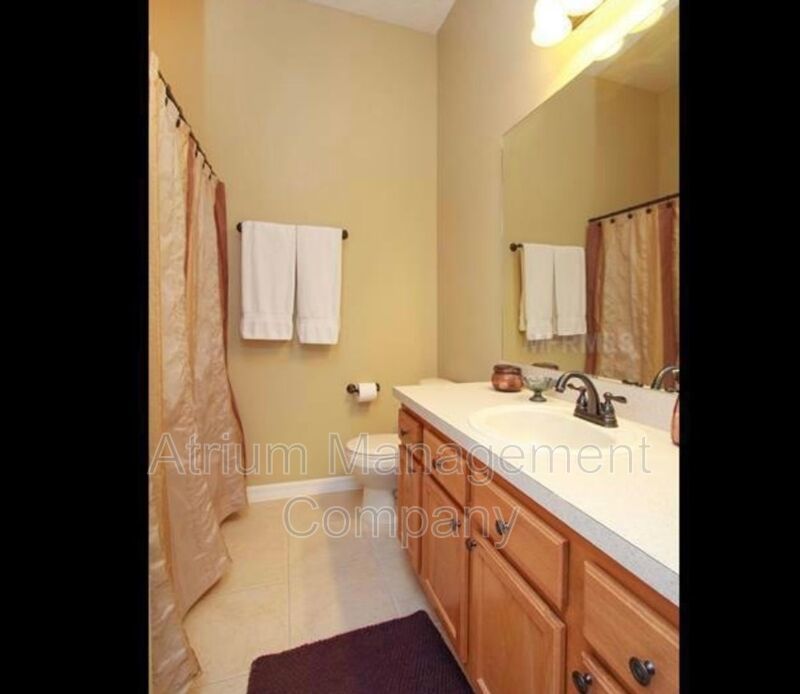 Beautiful 2 Bed, 2.5 Bath Townhome in Gated Placid Lake Community property image