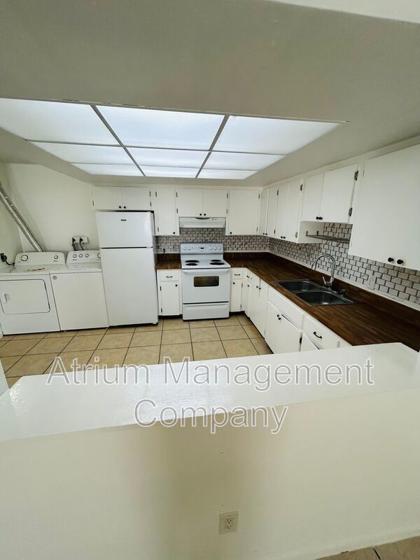 Charming 2-bedroom, 1-bathroom condo property image