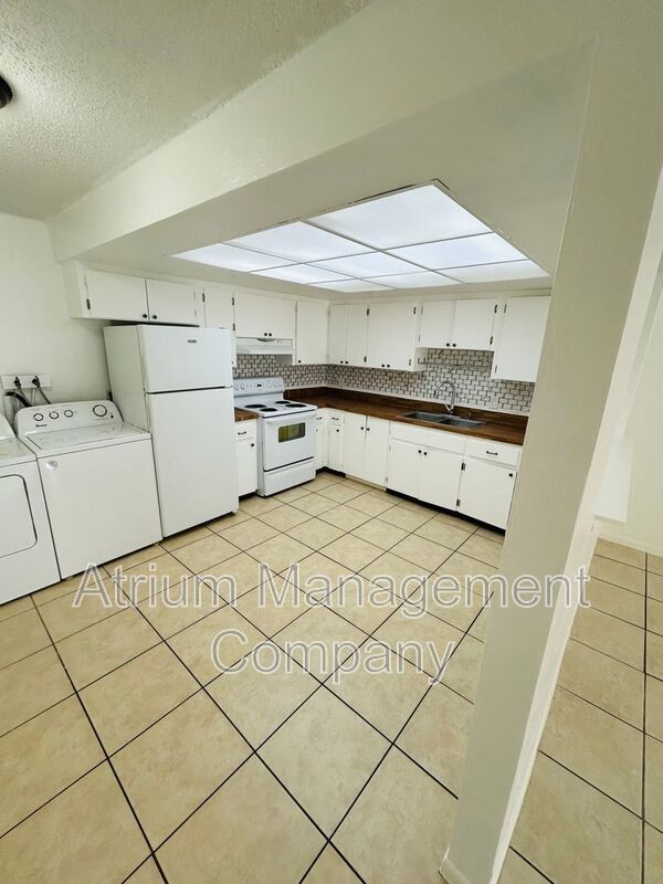 Charming 2-bedroom, 1-bathroom condo property image