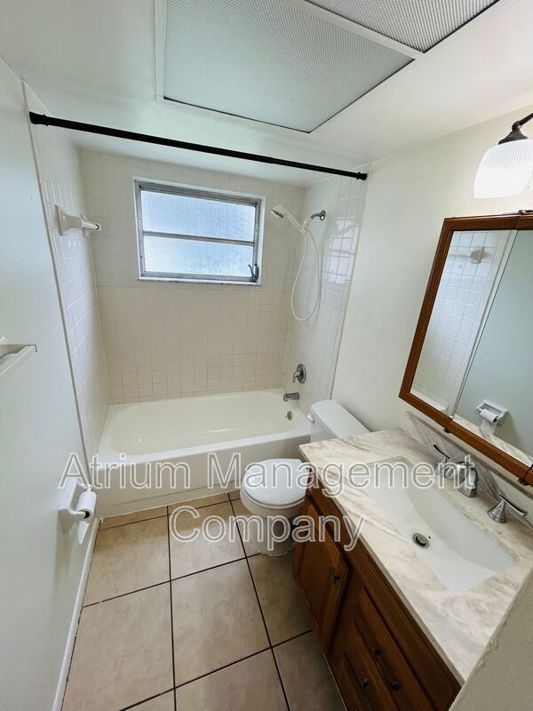 Charming 2-bedroom, 1-bathroom condo property image
