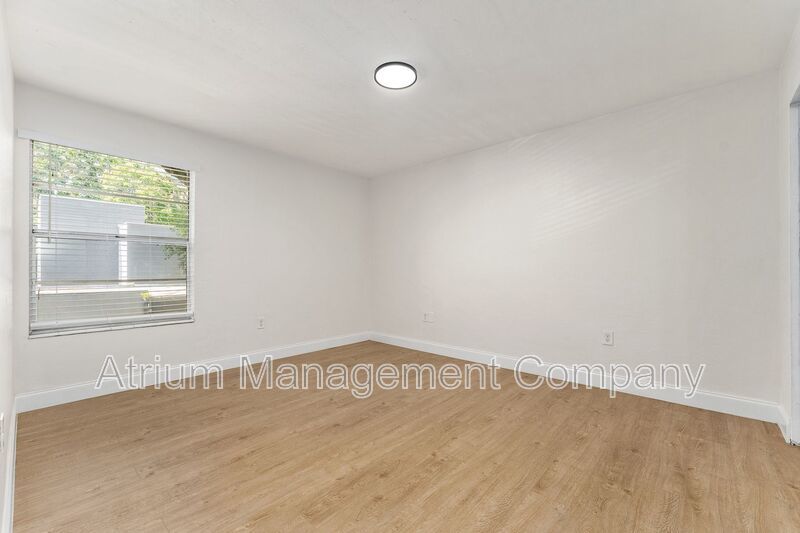 NEWLY RENOVATED!!  1 MONTH FREE RENT w\IMMEDIATE MOVE-IN property image