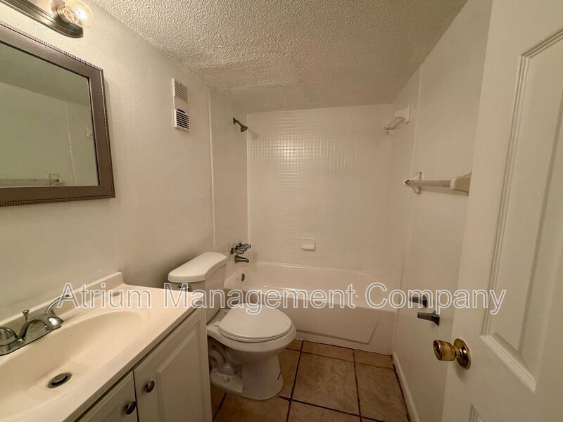 ✨ Newly Renovated Studio Apartment in the Heart of Downtown DeLand ✨ property image