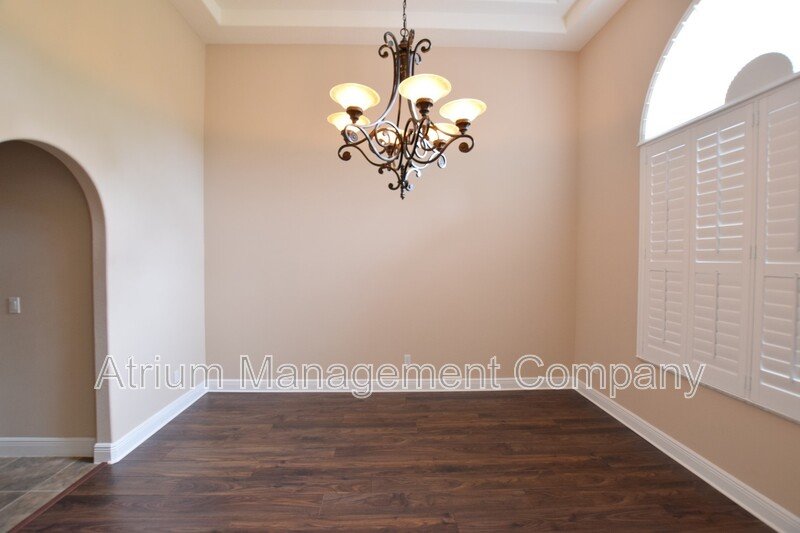 Spacious 4 Bed, 4 Bath + Bonus Room Gated Pool Home in Lake Mary, FL – Magnolia Plantation property image