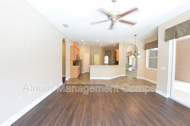 Spacious 4 Bed, 4 Bath + Bonus Room Gated Pool Home in Lake Mary, FL – Magnolia Plantation property image