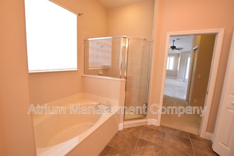 Spacious 4 Bed, 4 Bath + Bonus Room Gated Pool Home in Lake Mary, FL – Magnolia Plantation property image