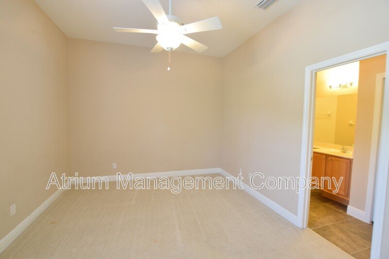 Spacious 4 Bed, 4 Bath + Bonus Room Gated Pool Home in Lake Mary, FL – Magnolia Plantation property image