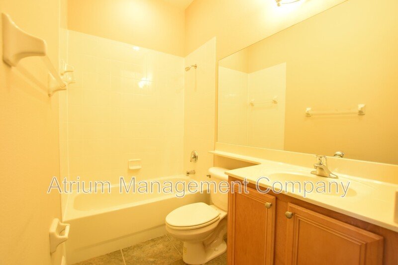 Spacious 4 Bed, 4 Bath + Bonus Room Gated Pool Home in Lake Mary, FL – Magnolia Plantation property image