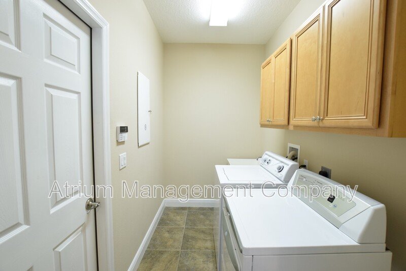 Spacious 4 Bed, 4 Bath + Bonus Room Gated Pool Home in Lake Mary, FL – Magnolia Plantation property image