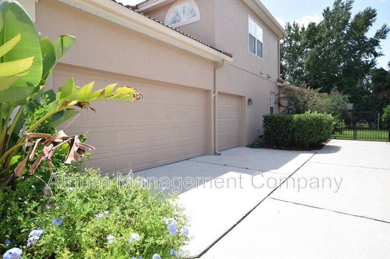 Spacious 4 Bed, 4 Bath + Bonus Room Gated Pool Home in Lake Mary, FL – Magnolia Plantation property image