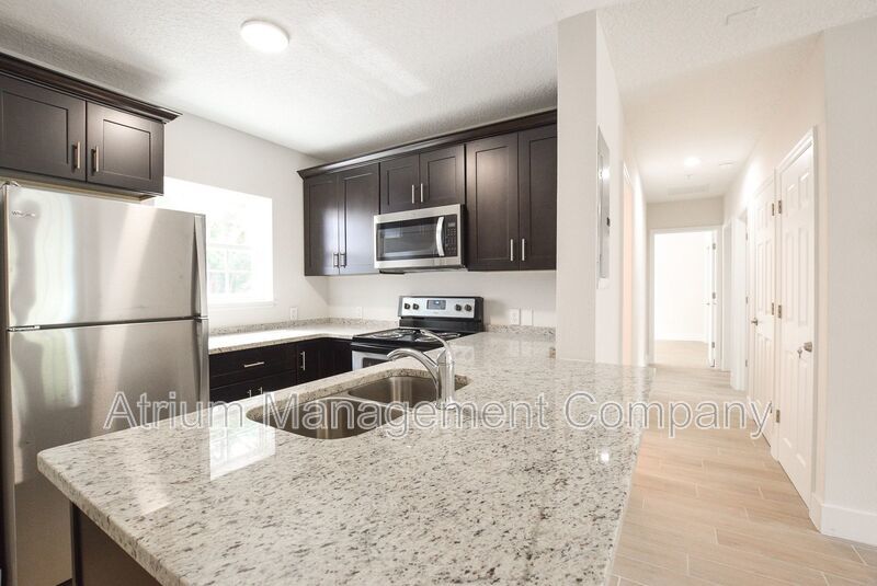 Modern 3-Bedroom, 2-Bathroom Apartment with Water, Internet & Parking Included! property image