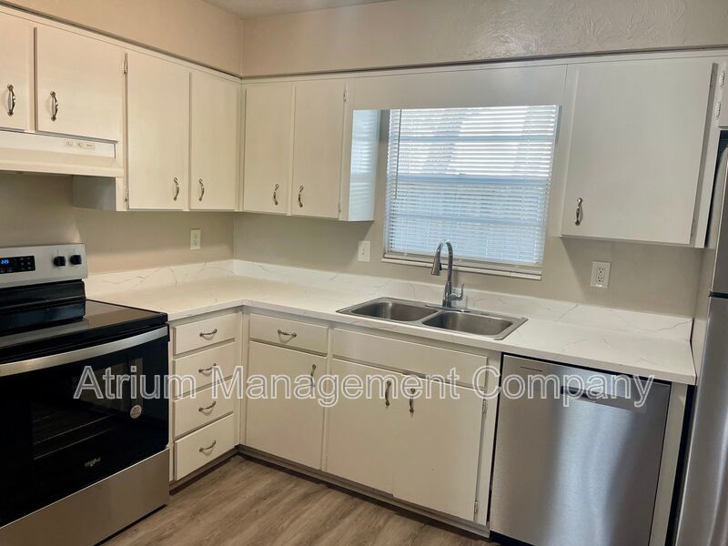 2 BEDROOM 1 BATHROOM!!  1 MONTH FREE RENT w\IMMEDIATE MOVE-IN! property image