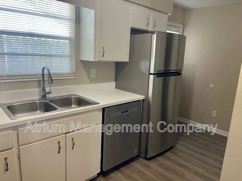 2 BEDROOM 1 BATHROOM!!  1 MONTH FREE RENT w\IMMEDIATE MOVE-IN! property image