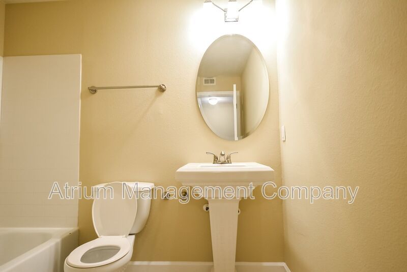 Beautiful 3 Bed 2 Bath WITH BONUS ROOM for Rent in East Orlando!!! property image