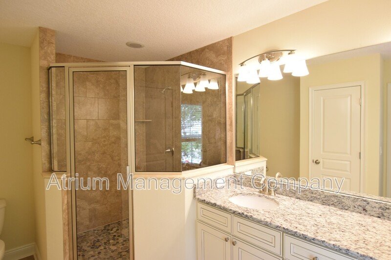 Beautiful  3 Bed 2.5 Bath Town Home in Orlando, FL! COLLEGE PARK!!! property image