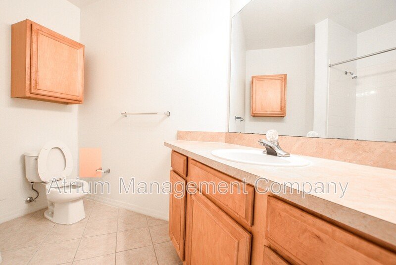 Spacious 3 Bed 2 Bath Unit For Rent in Orlando, FL!!! property image