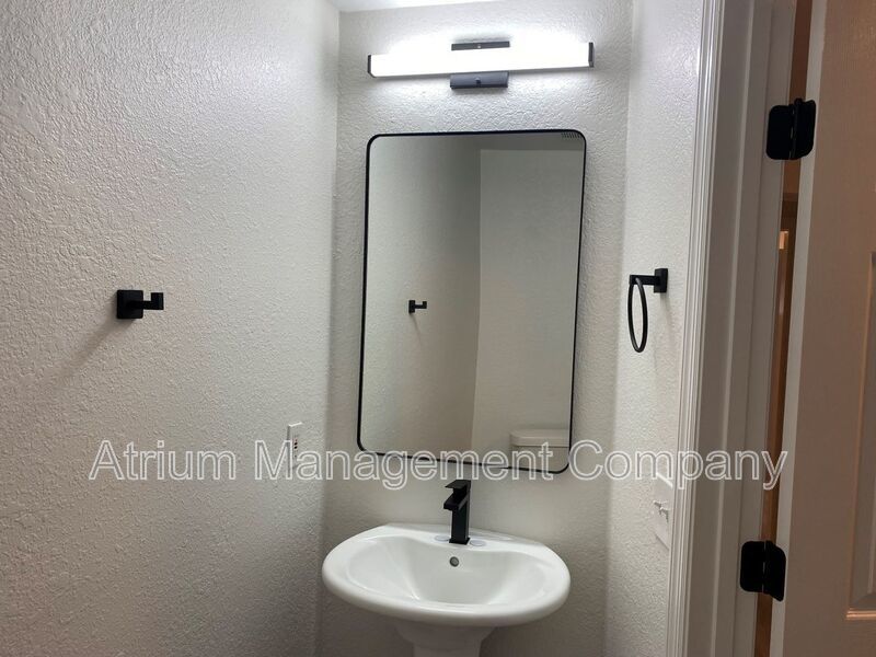 Gorgeous, Fully Renovated 4 Bedroom Winter Park Home AVAILABLE NOW! property image