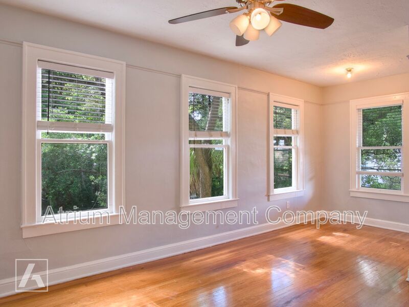 Stunning 2nd Floor Studio with Enclosed Solarium property image