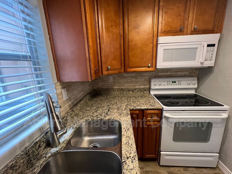 1 Bedroom 1 Bathroom Lake Katherine Village Condo Available Now !!! property image