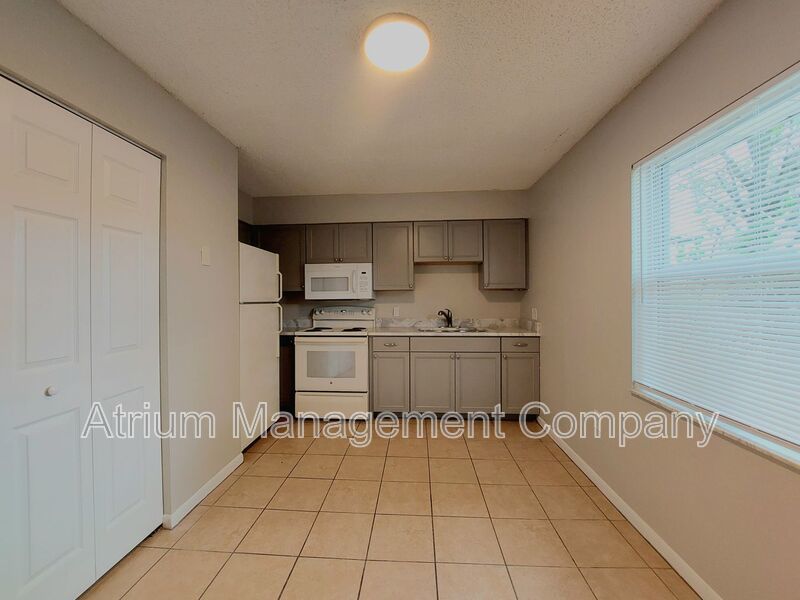 Coming Soon! 2 Bedroom, 1 Bathroom Duplex with New Privacy Gate! property image