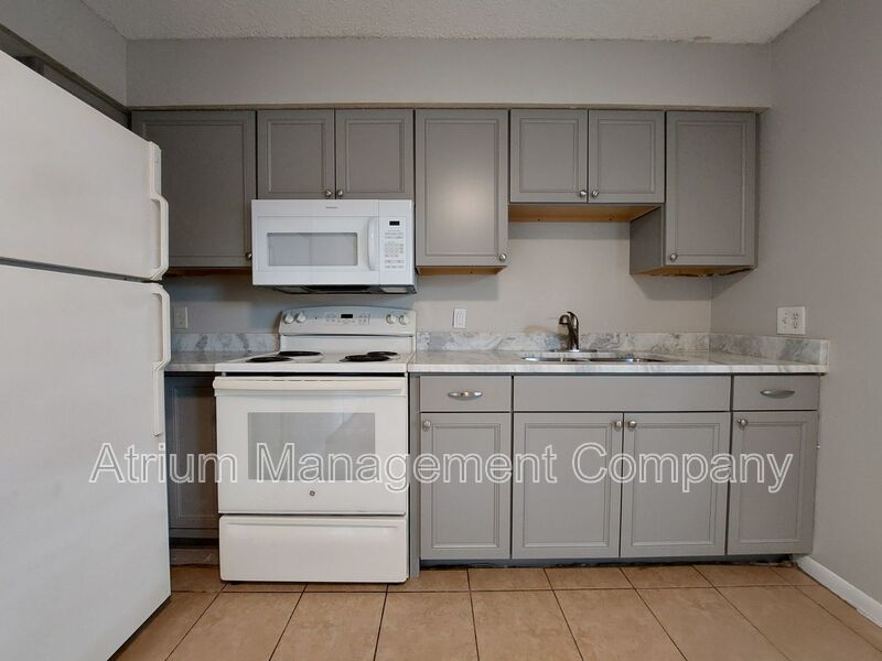 Coming Soon! 2 Bedroom, 1 Bathroom Duplex with New Privacy Gate! property image