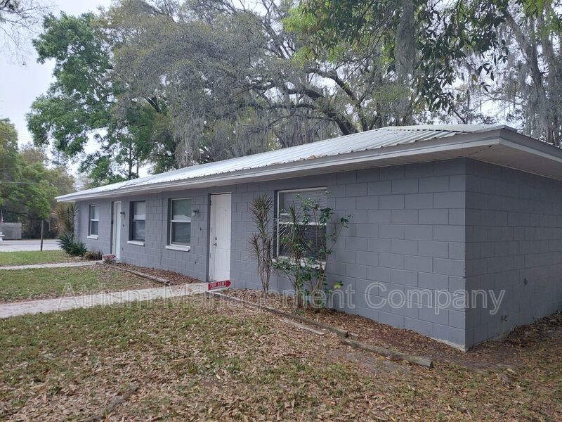 Coming Soon! 2 Bedroom, 1 Bathroom Duplex with New Privacy Gate! property image