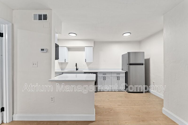 NEWLY RENOVATED!!  1 MONTH FREE RENT w\IMMEDIATE MOVE-IN property image