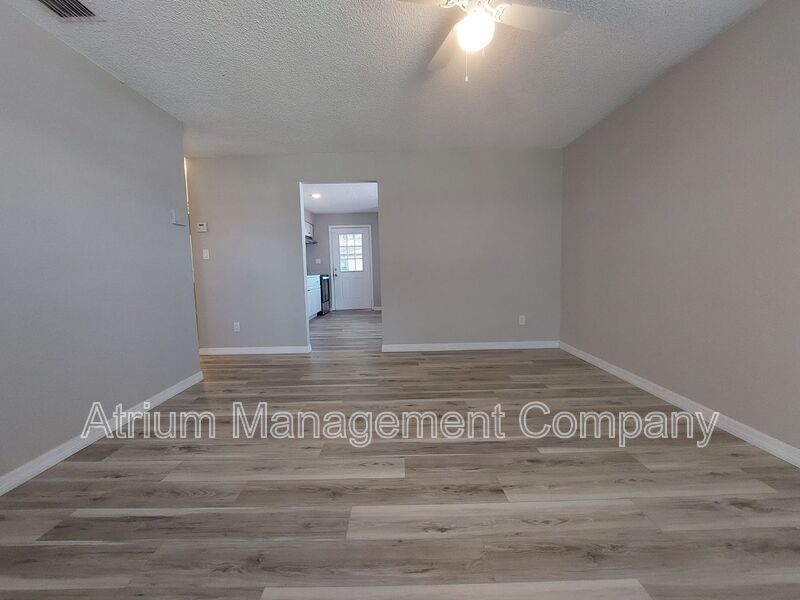 Coming SOON! Lakeland 2 Bed / 1 Bath Apartment - RENT SPECIAL! 50% OFF OF FIRST MONTH'S RENT property image