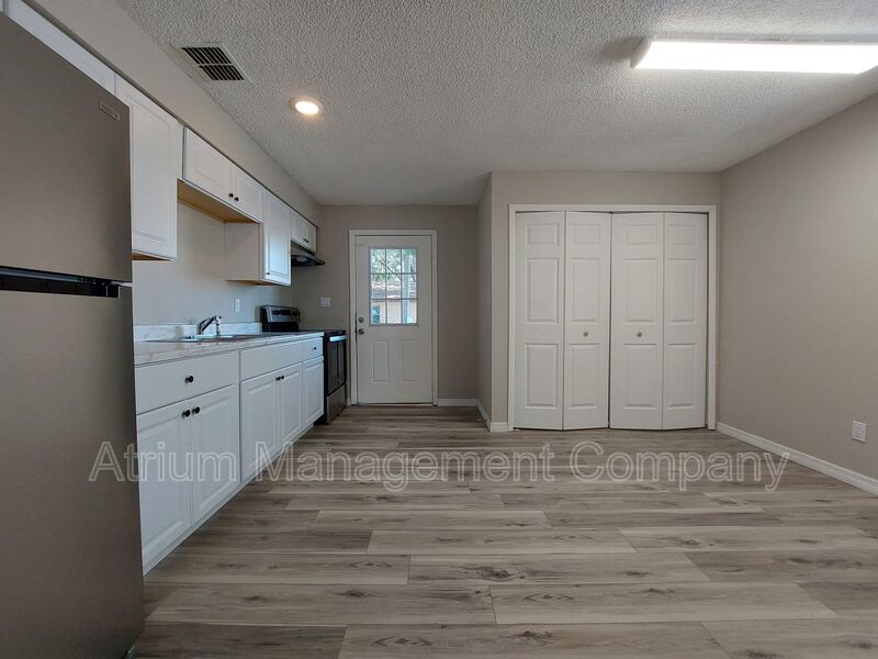 Coming SOON! Lakeland 2 Bed / 1 Bath Apartment - RENT SPECIAL! 50% OFF OF FIRST MONTH'S RENT property image