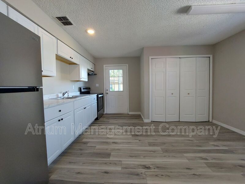 Coming SOON! Lakeland 2 Bed / 1 Bath Apartment - RENT SPECIAL! 50% OFF OF FIRST MONTH'S RENT property image