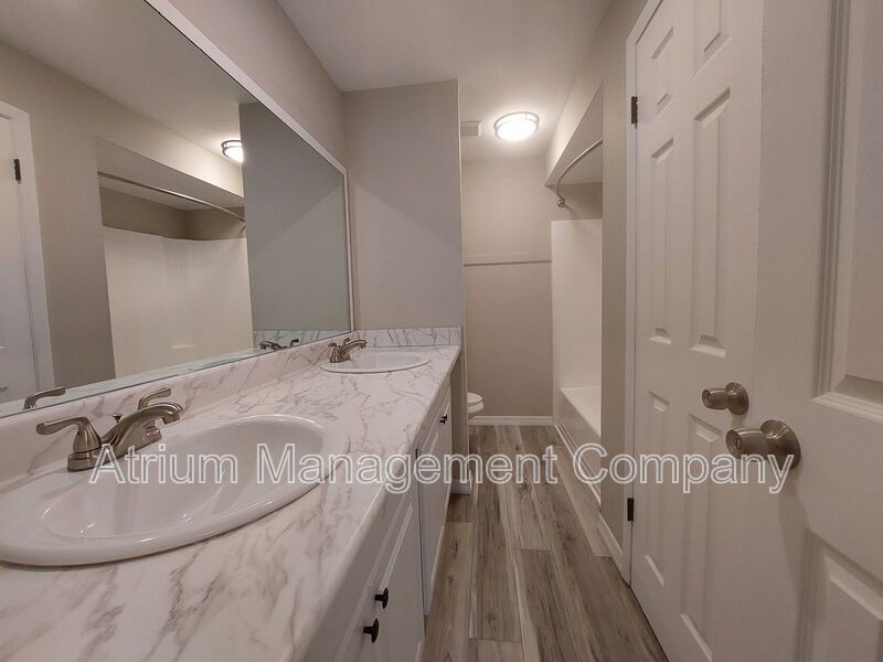 Coming SOON! Lakeland 2 Bed / 1 Bath Apartment - RENT SPECIAL! 50% OFF OF FIRST MONTH'S RENT property image