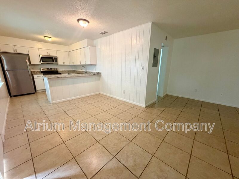 ✨ Newly Renovated Studio Apartment in the Heart of Downtown DeLand ✨ property image