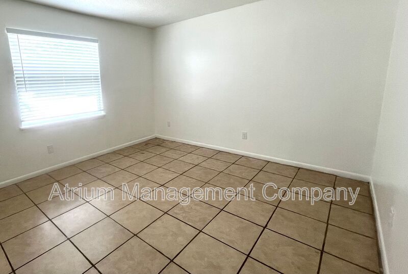 ✨ Newly Renovated Studio Apartment in the Heart of Downtown DeLand ✨ property image