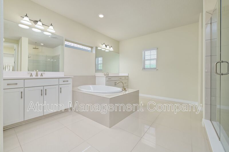 Luxury 5 Bedroom 5 Bath in Tampa Bay Area!!! Available 1/10/2026 property image