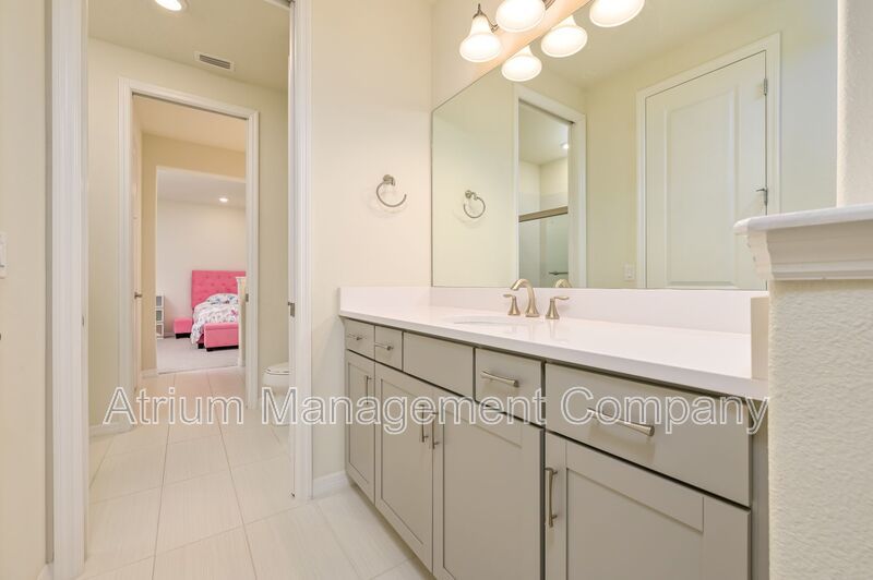 Luxury 5 Bedroom 5 Bath in Tampa Bay Area!!! Available 1/10/2026 property image