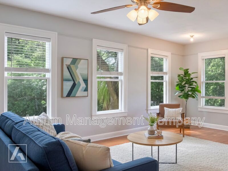 Stunning 2nd Floor Studio with Enclosed Solarium property image