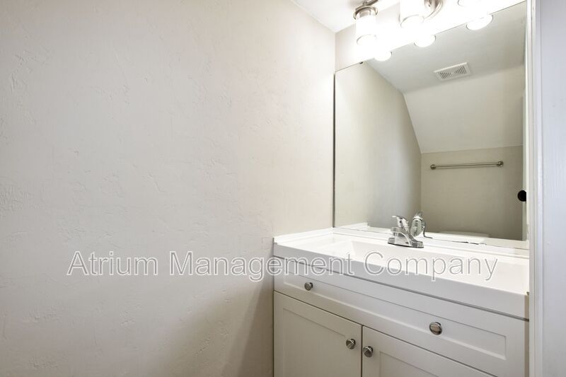 Fully Renovated 2 Bedroom Townhome in Tumblin Creek property image