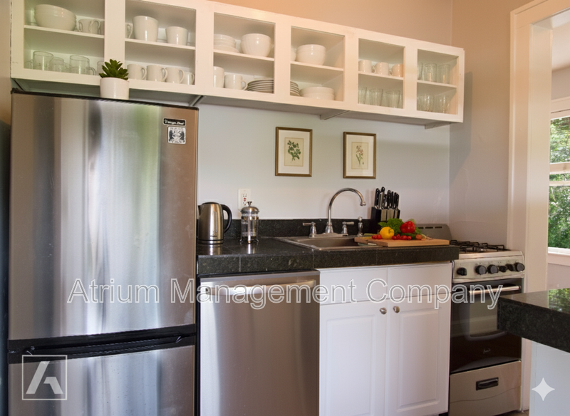 Stunning 2nd Floor Studio with Enclosed Solarium property image