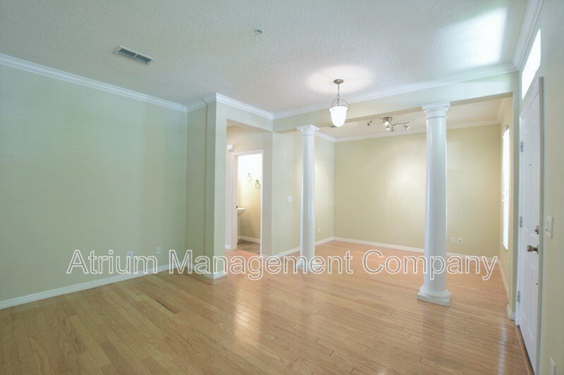 Amazing 2 Bedroom, 2.5 Bathroom Townhome in Baldwin Park – Near Downtown Orlando! property image