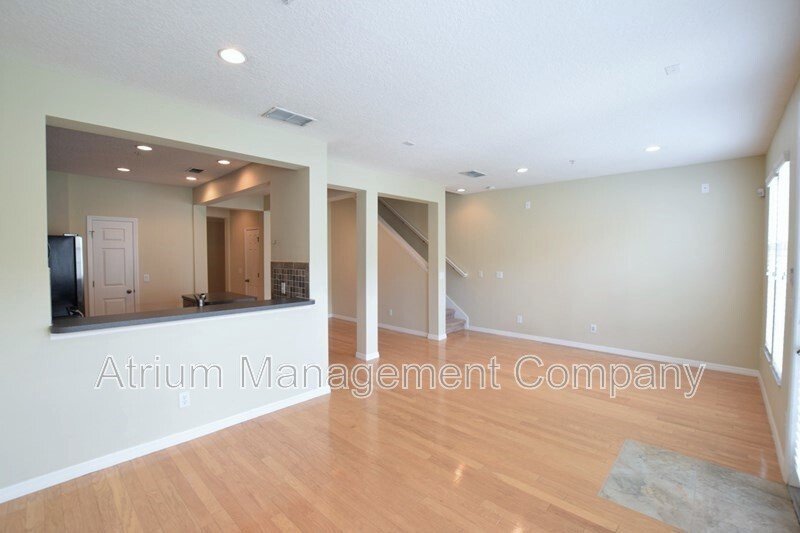Amazing 2 Bedroom, 2.5 Bathroom Townhome in Baldwin Park – Near Downtown Orlando! property image
