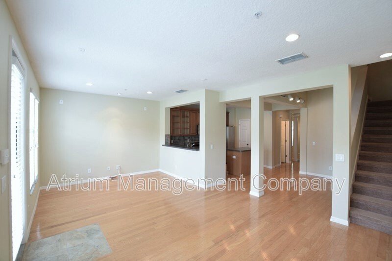 Amazing 2 Bedroom, 2.5 Bathroom Townhome in Baldwin Park – Near Downtown Orlando! property image