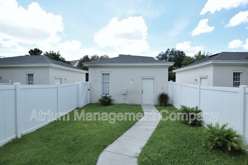 Amazing 2 Bedroom, 2.5 Bathroom Townhome in Baldwin Park – Near Downtown Orlando! property image