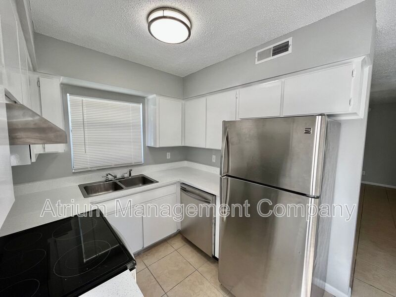 2 Bedroom 1 Bathroom Upgraded Temple Terrace Apartment property image