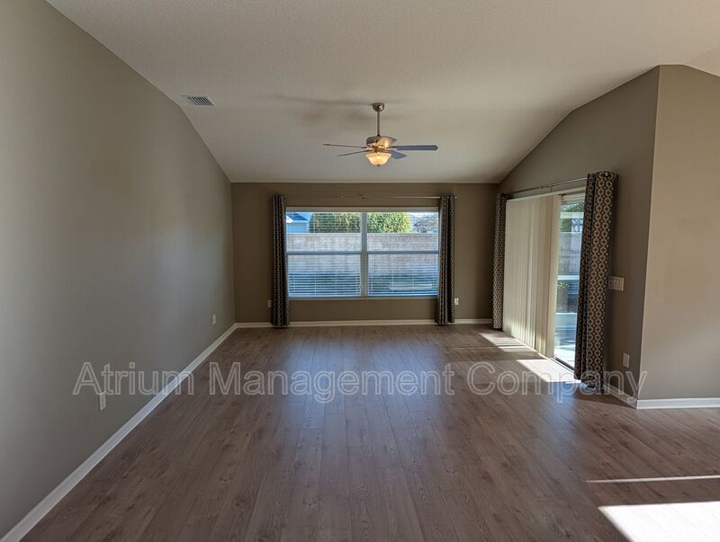 NEW LVP FLOORS! Fairmont Villa Minutes to Brownwood Paddock Square property image