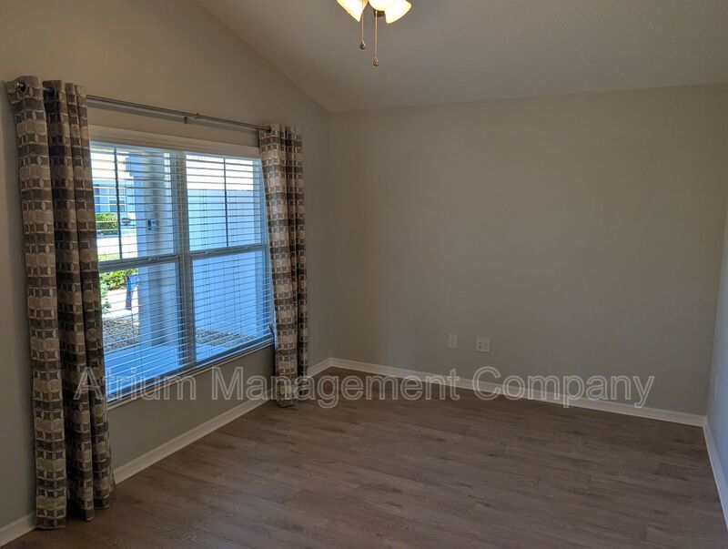 NEW LVP FLOORS! Fairmont Villa Minutes to Brownwood Paddock Square property image