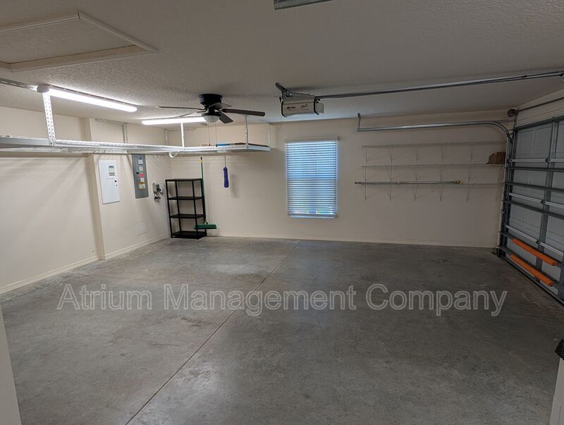 NEW LVP FLOORS! Fairmont Villa Minutes to Brownwood Paddock Square property image