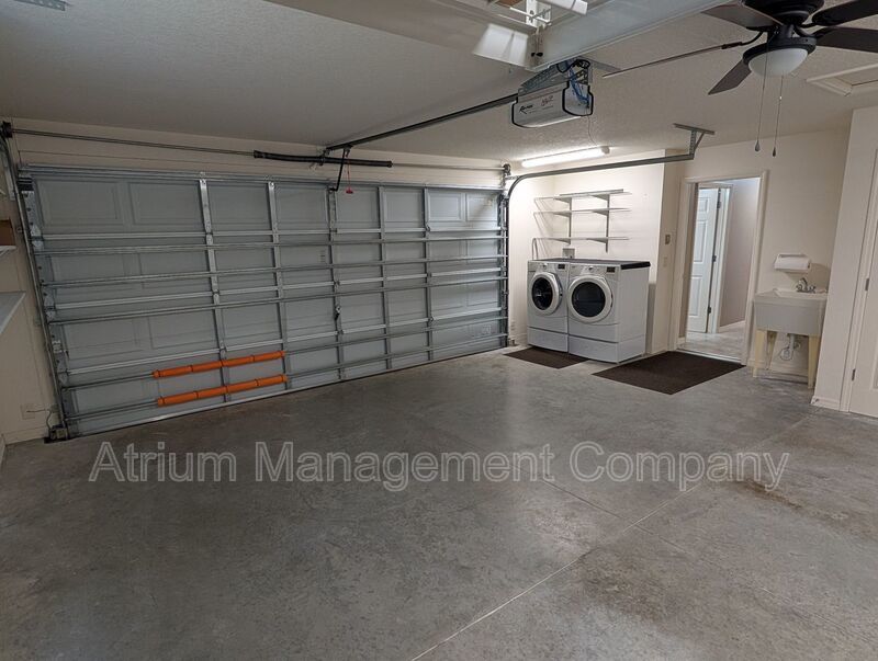 NEW LVP FLOORS! Fairmont Villa Minutes to Brownwood Paddock Square property image